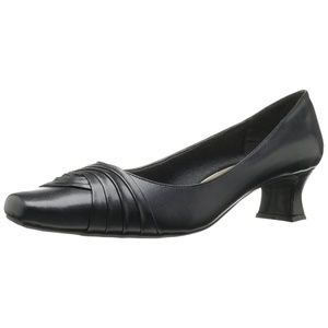 Women's Easy Street Black Tidal Pumps Size 9.5 M